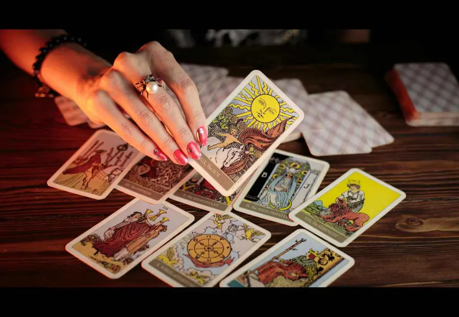 Perchè per alcuni il parere dei cartomanti risulta irrinunciabile durante una crisi sentimentale ?