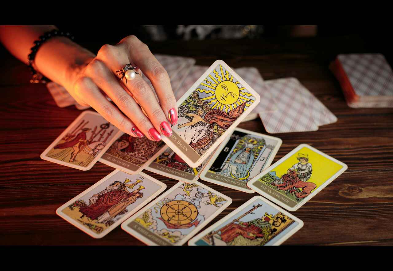 Perchè per alcuni il parere dei cartomanti risulta irrinunciabile durante una crisi sentimentale ?